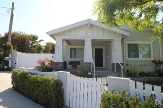 Building Photo - 26221 Oak St
