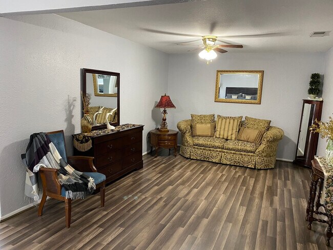 Foto del edificio - 5013 Wingfoot Ln