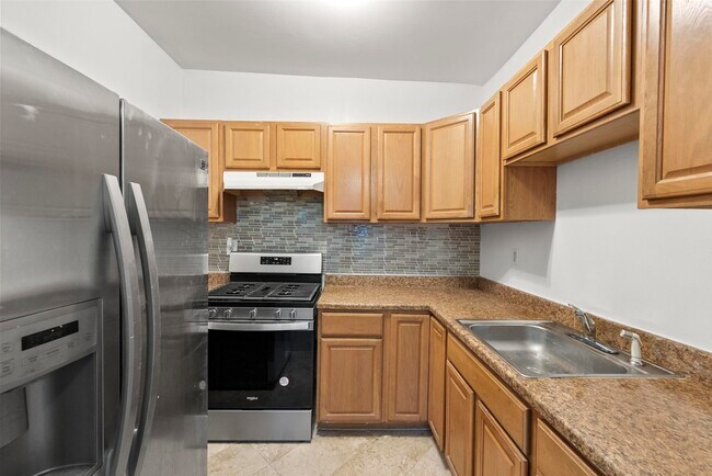 Building Photo - 56 Center St