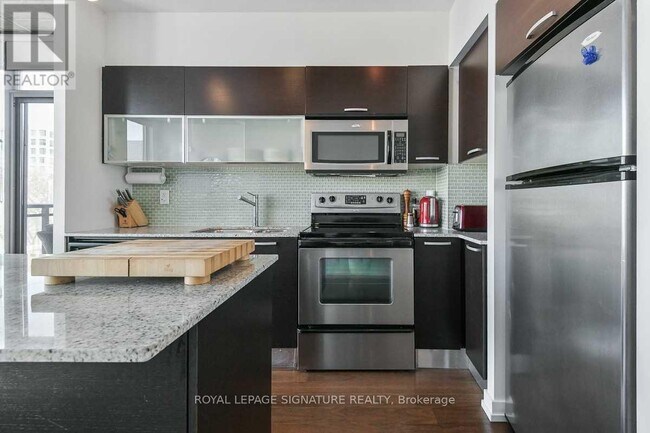 Building Photo - 10 Morrison St