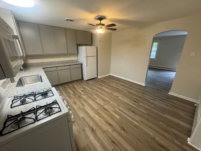 Foto del edificio - 96 N Halsey Rd