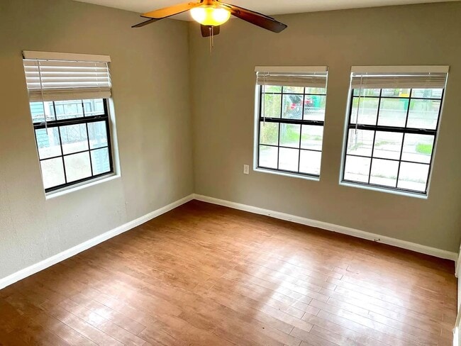 Foto del edificio - 1403 Ash St