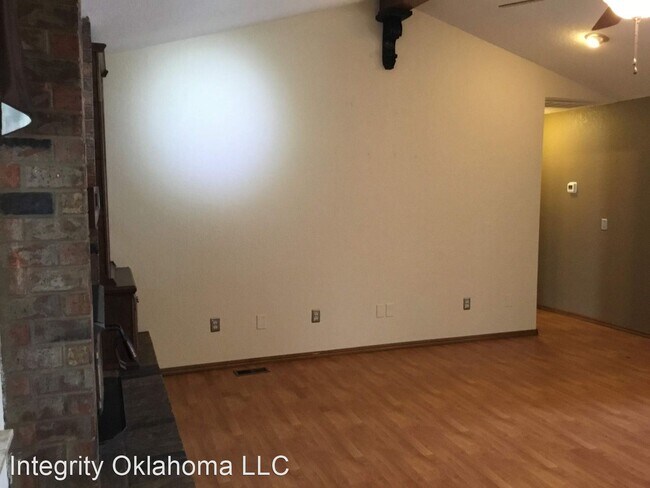 Building Photo - 3 br, 2 bath House - 9909 Railroad