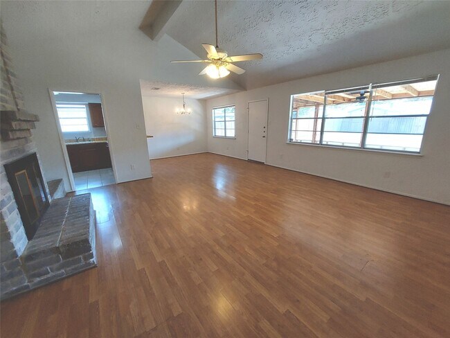 Building Photo - 8222 Forest Point Dr