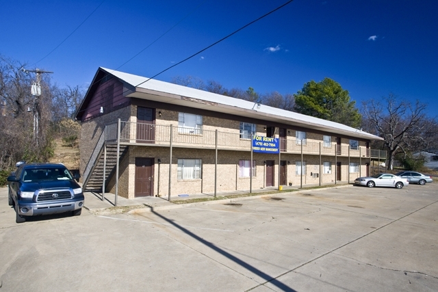 Primary Photo - Lynwood Apartments