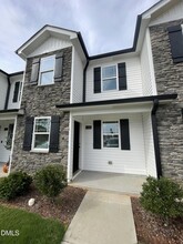 Building Photo - 1102 Peony Ln