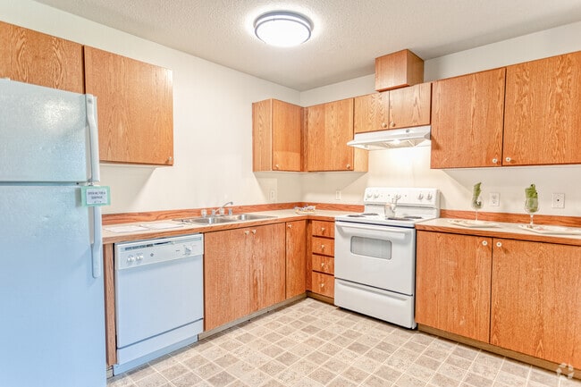 2BR, 2BA - 981 SF - Evergreen Village