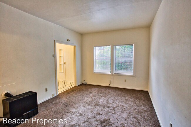 Building Photo - 3267 Hollis St
