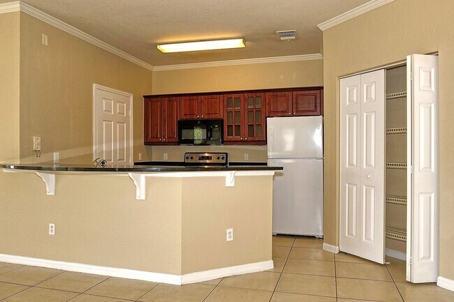 Foto del edificio - Spacious 2 bed 2 bath condo, split floorplan on the 3rd floor! Gated community at Mosaic at Millenia
