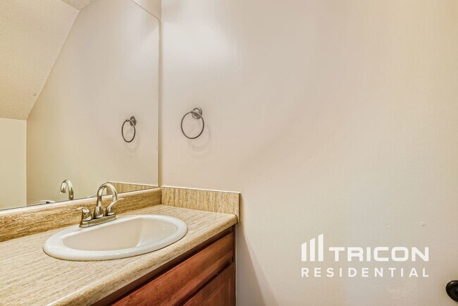 Foto del edificio - 513 Epris Ln