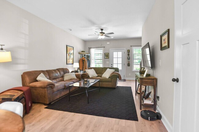Foto del edificio - Pet Friendly Two Bedroom!