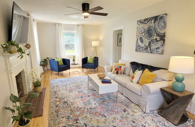 Spacious, sunny living room - 1105 Westview Dr