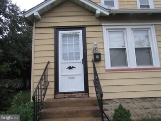 Building Photo - 331 S Fairview St