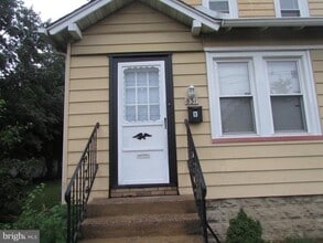 Building Photo - 331 S Fairview St