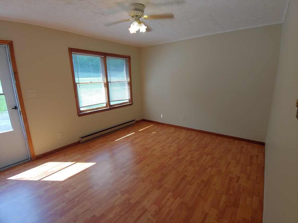 128 Drive Unit 2, Ronceverte, WV 24970 Apartments at 128