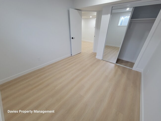 Photo du bâtiment - 16230-16219 19 Ave SW