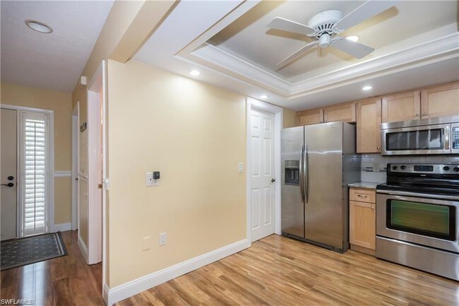 Building Photo - 811 Meadowland Dr