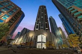 Building Photo - 512 N McClurg Ct