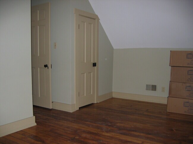 Front Bedroom - 685 Macon Aly