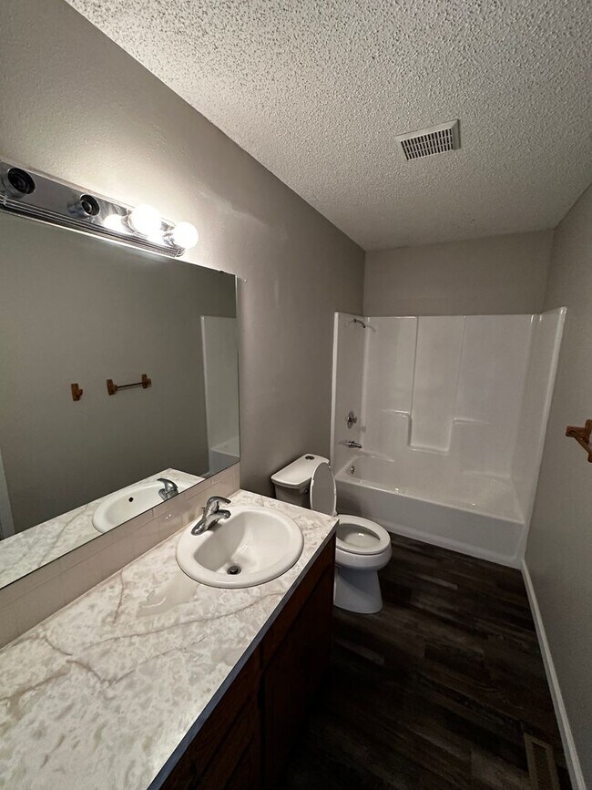 Building Photo - Updated Unit now available for lease! Newl...
