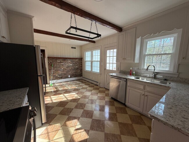 Foto del edificio - 1121 Forest Hills Rd NW