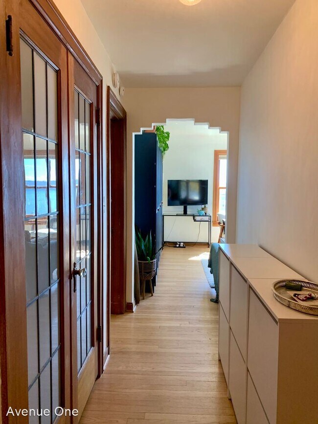 Building Photo - 1 br, 1 bath House - 519 W Roy St #307
