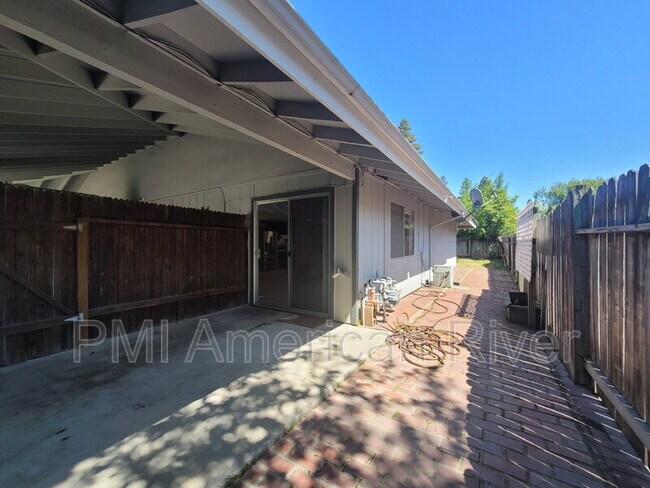 Building Photo - 3028 Olive Glen Ct