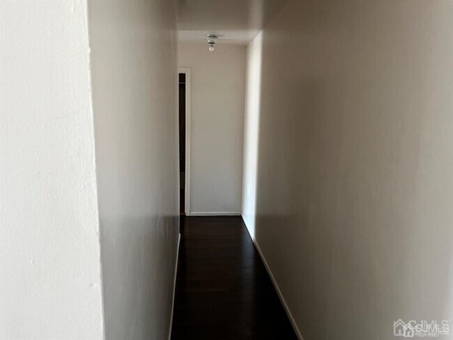 Building Photo - 302 College Dr