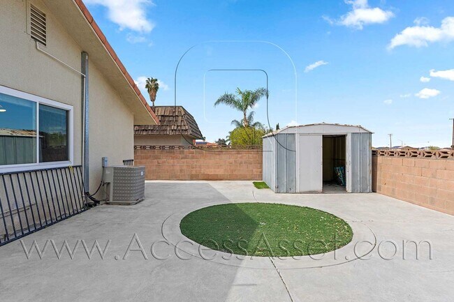 Foto del edificio - Beautiful 3BR/2BA Home In Hemet With Lush Backyard & Fruit Trees!