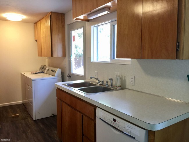 Building Photo - 3 br, 2 bath House - 730 W 3rd St