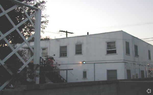 Building Photo - 641 Palm Dr