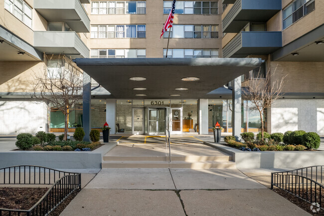 Building Photo - Shoreline Towers Condominiums