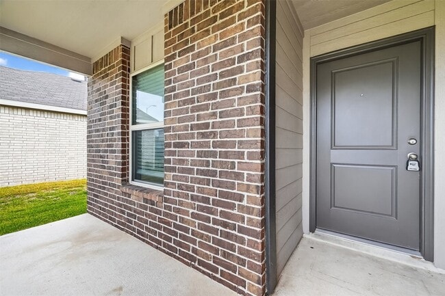 Building Photo - 79 Courageous Side Way