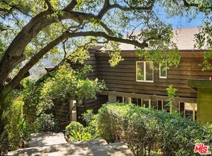 Building Photo - 21338 Colina Dr