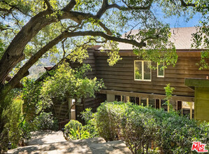 Building Photo - 21338 Colina Dr