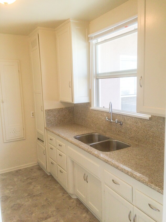 Foto del edificio - FABULOUS WESTCHESTER 1-BEDROOM APT. HOME