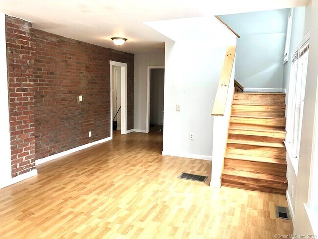 Foto del edificio - 53 Laurel Ave