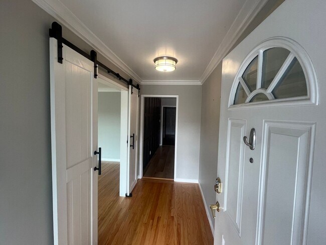 Foto del edificio - Renovated 3-Bedroom Home w/ Pool in May Valley Neighborhood