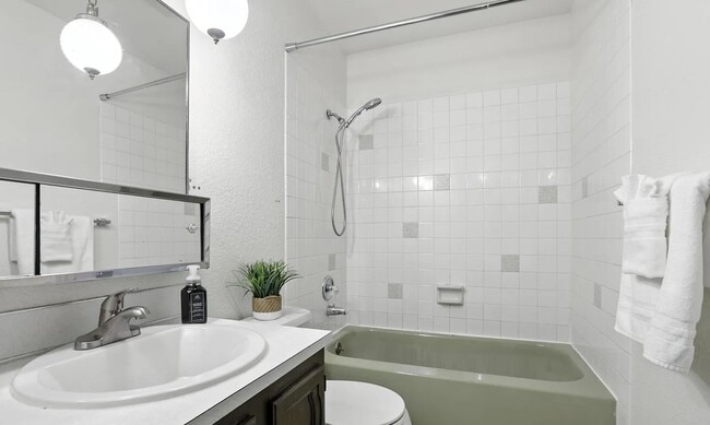 Building Photo - 2319 Success Dr