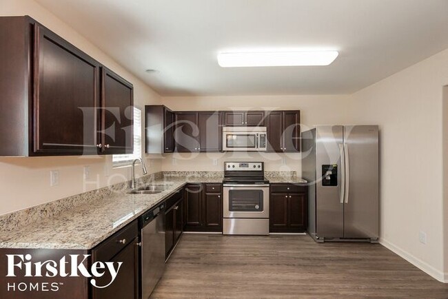 Building Photo - 4011 Maderia Dr NW