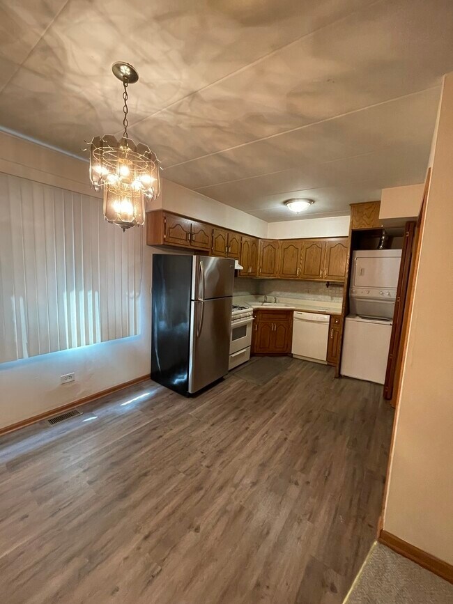 Building Photo - 10628 Parkside Ave