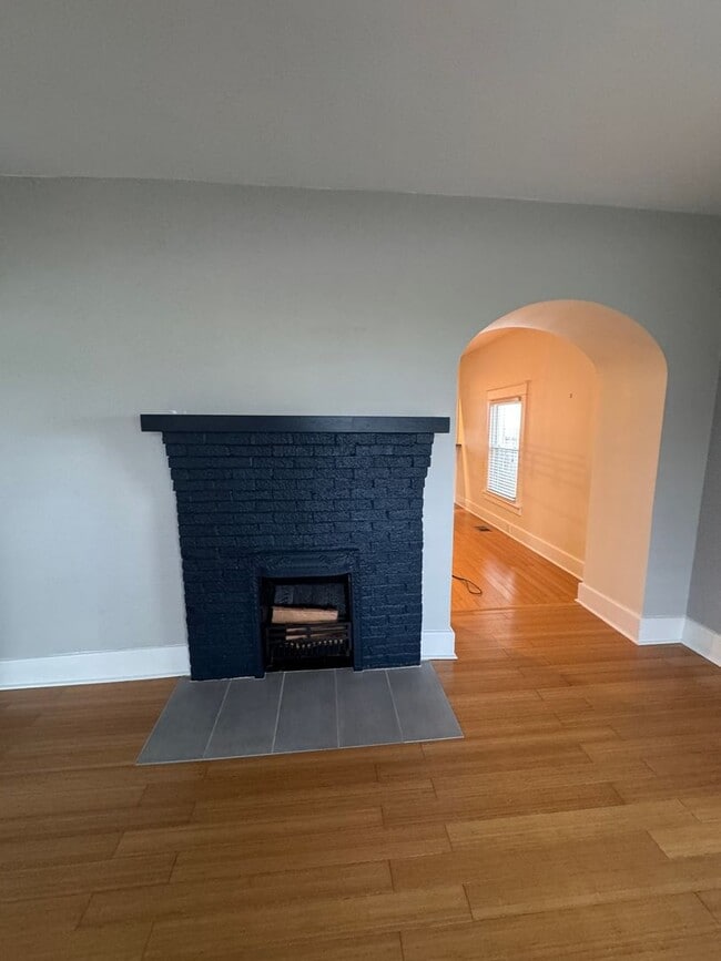 Building Photo - East Nashville renovated 3 bedroom 1 bath with huge screened in porch, private yard and detached ...