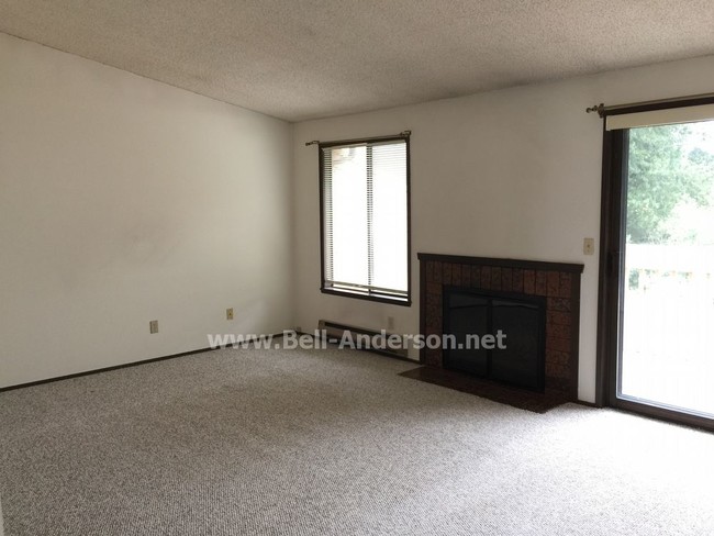 Building Photo - 1820 Maple Ln