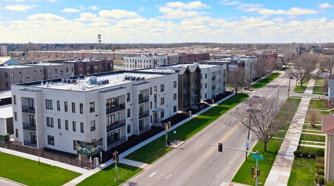 Foto del edificio - 8025 W Belmont Ave