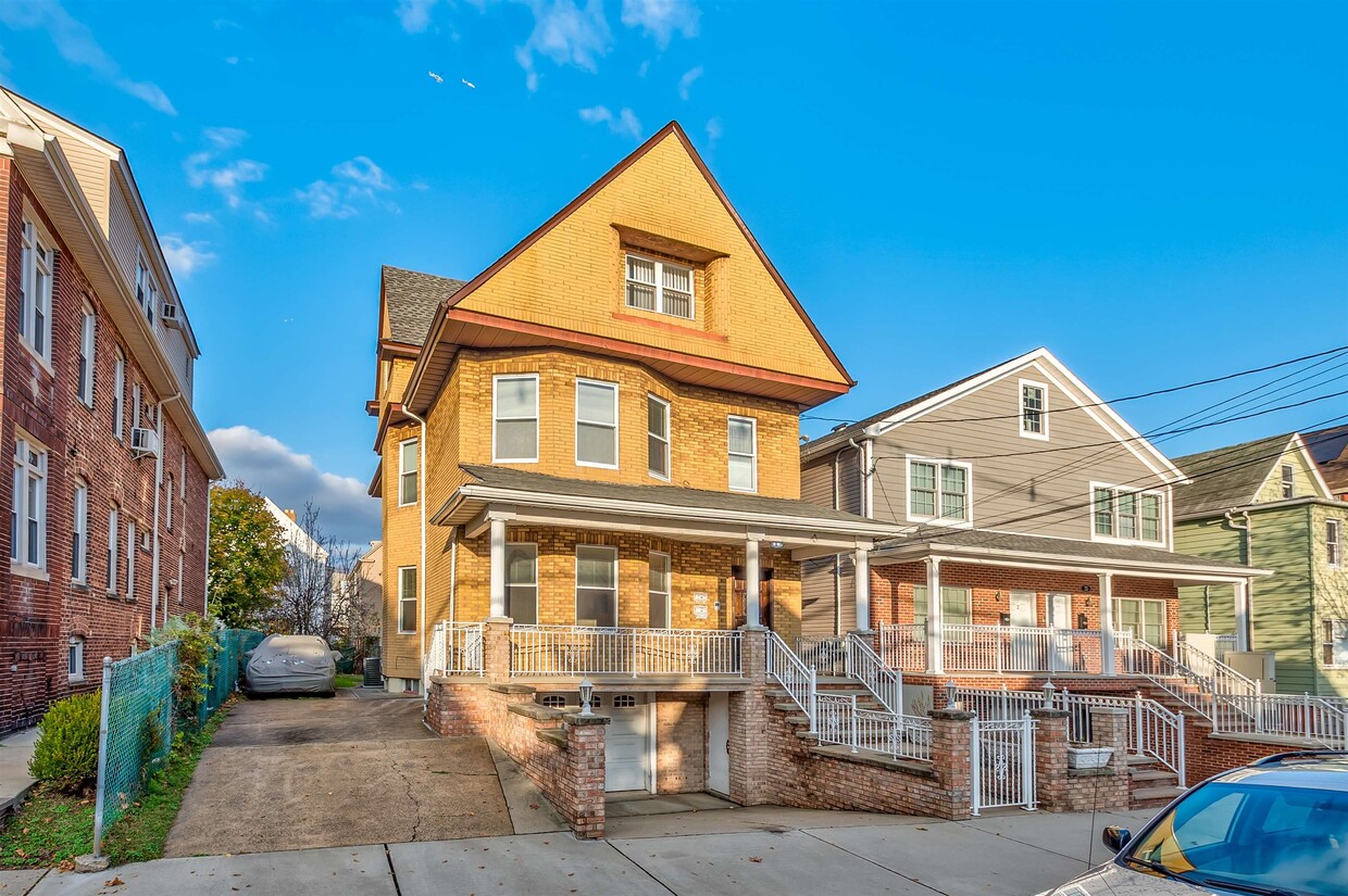 Primary Photo - 77 W 50th St