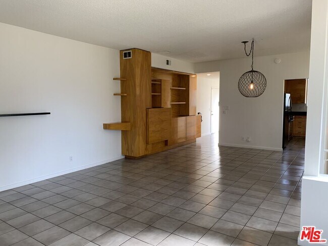 Foto del edificio - 3675 Keystone Av