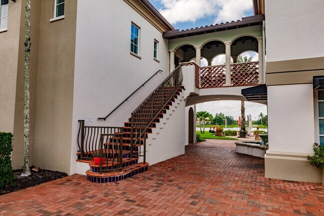 Foto del edificio - 3150 Village Walk Cir