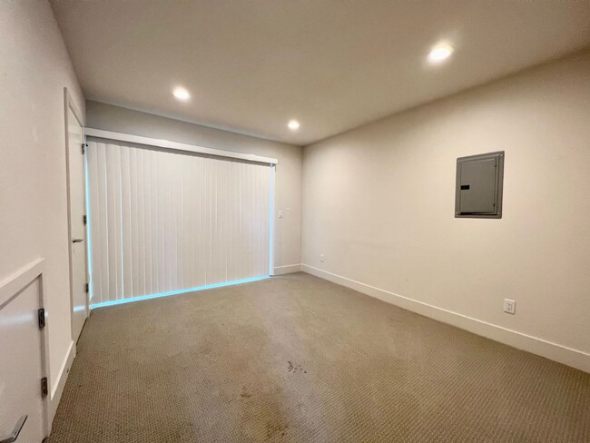 Building Photo - 9224 35th Ave SW