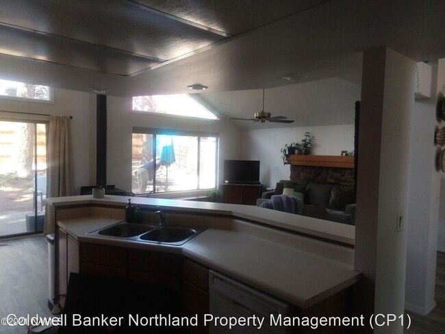 Building Photo - 3 br, 2 bath House - 2640 E Hemberg Dr