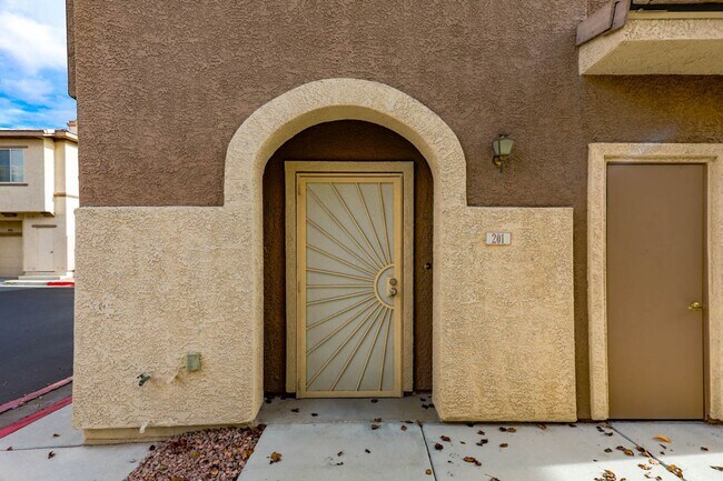 Foto del edificio - 2 Bed, Den, 1 Car Garage, Gated Northwest Condo